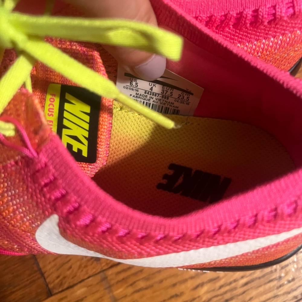 Pink Nike - Picture 7 of 10